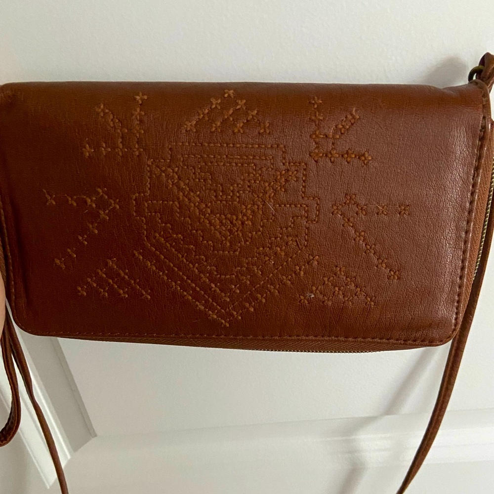 Altar’dState wristlet over shoulder bag/cardholder